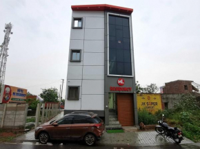 OYO 81090 Hotel Ml Residency